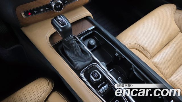 Volvo XC90 2018 — photo 9