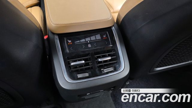 Volvo XC90 2018 — photo 18