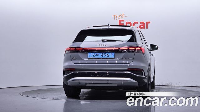 Audi Q4 e-tron 2023 — photo 4
