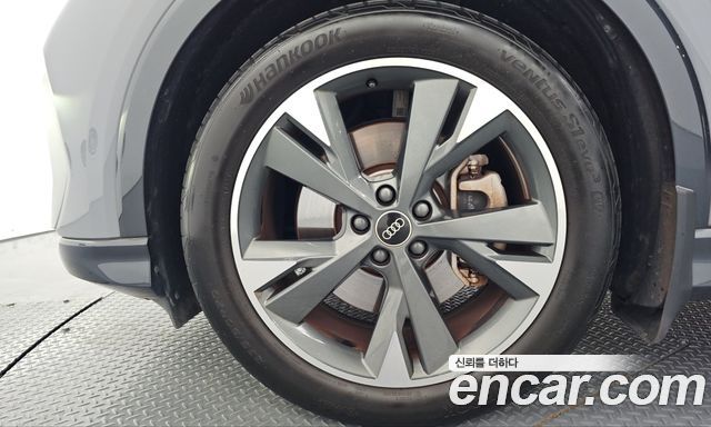 Audi Q4 e-tron 2023 — photo 5