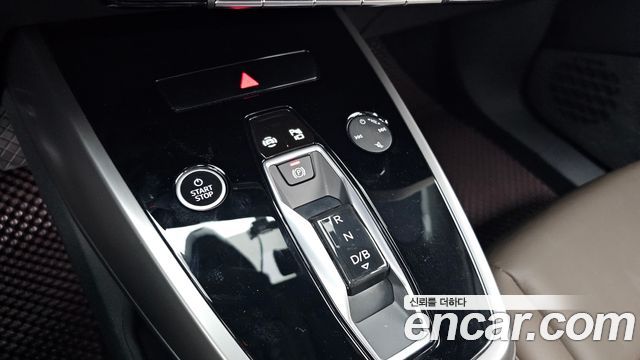 Audi Q4 e-tron 2023 — photo 12