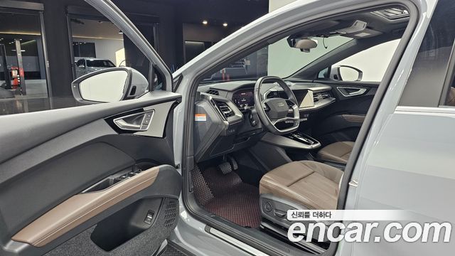 Audi Q4 e-tron 2023 — photo 13