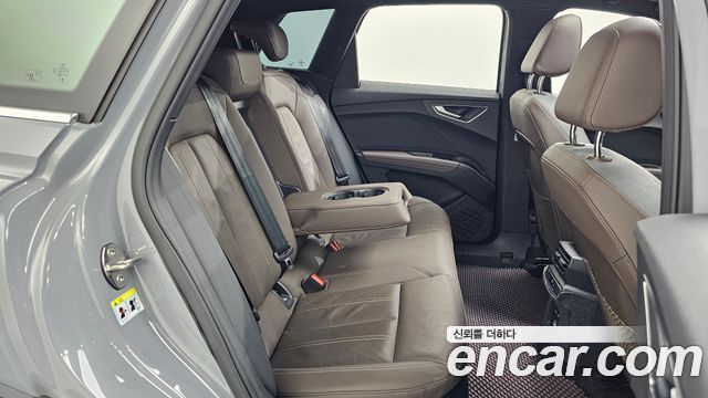 Audi Q4 e-tron 2023 — photo 18
