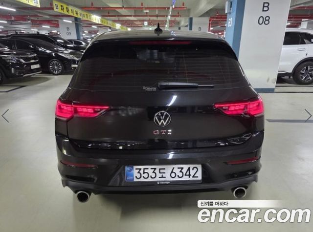 Volkswagen Golf 2025 — photo 2