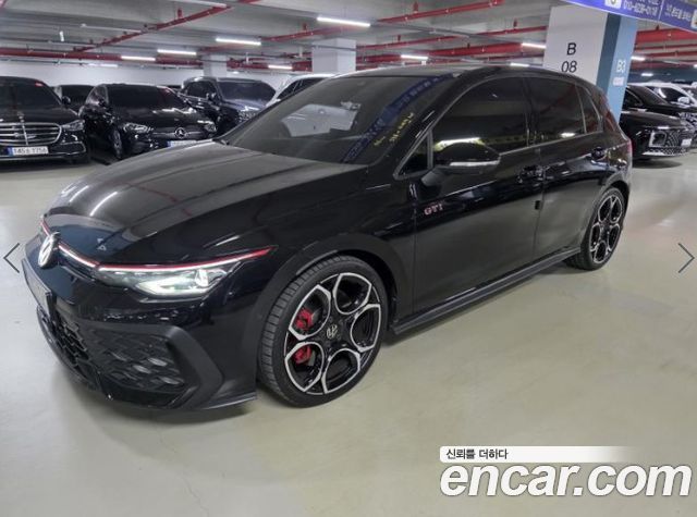 Volkswagen Golf 2025 — photo 3