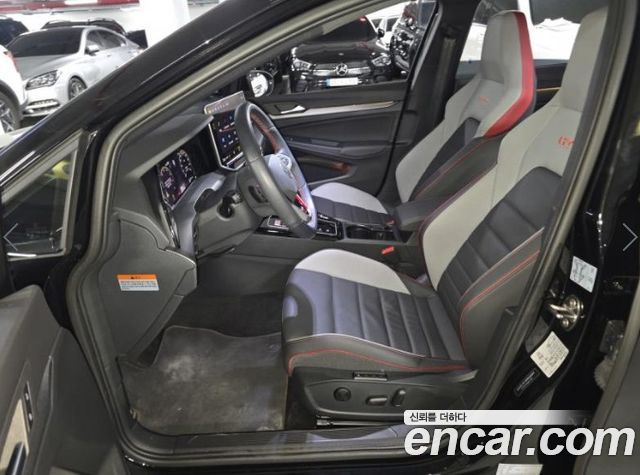 Volkswagen Golf 2025 — photo 8