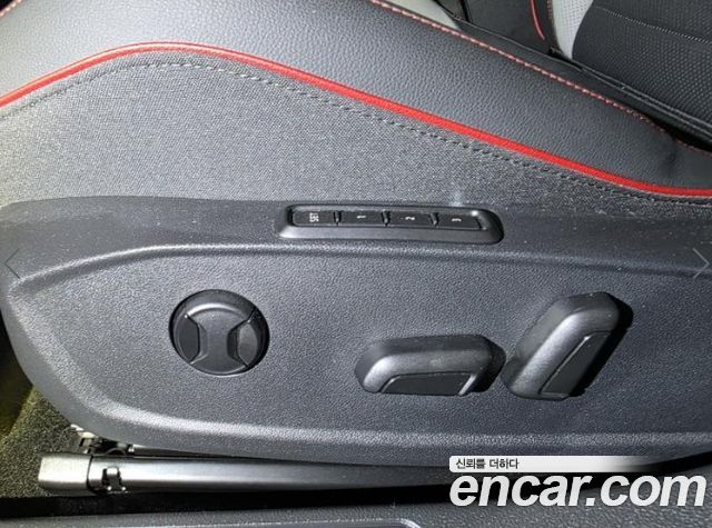 Volkswagen Golf 2025 — photo 13