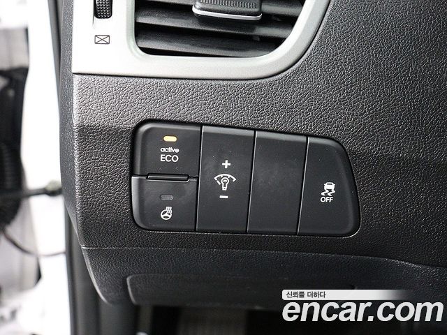 Hyundai AVANTE 2015 — photo 14