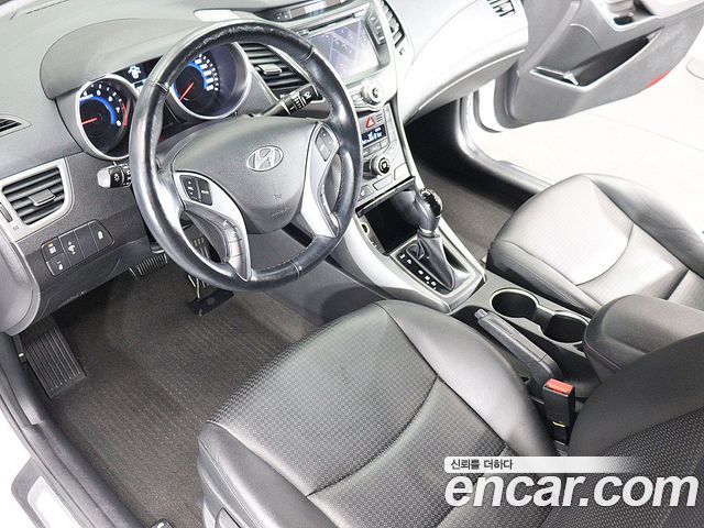 Hyundai AVANTE 2015 — photo 18