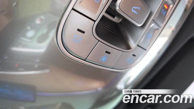 Genesis GV70 2025 — photo 28