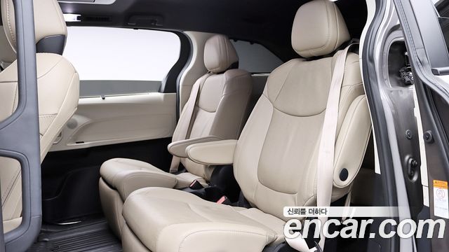 Toyota Sienna 2021 — photo 13