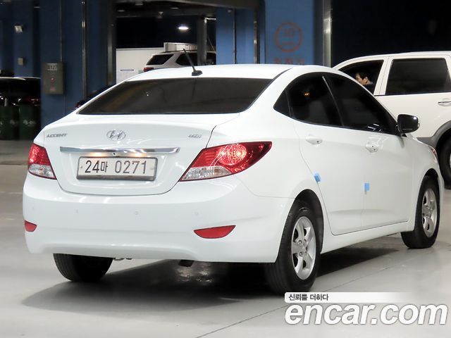 Hyundai Accent 2012 — photo 2