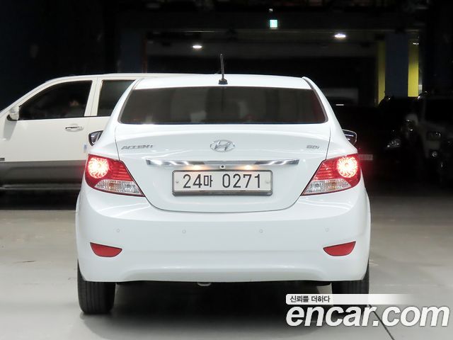 Hyundai Accent 2012 — photo 4
