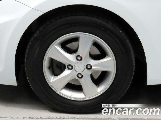 Hyundai Accent 2012 — photo 5