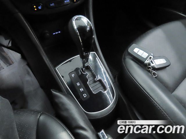 Hyundai Accent 2012 — photo 9