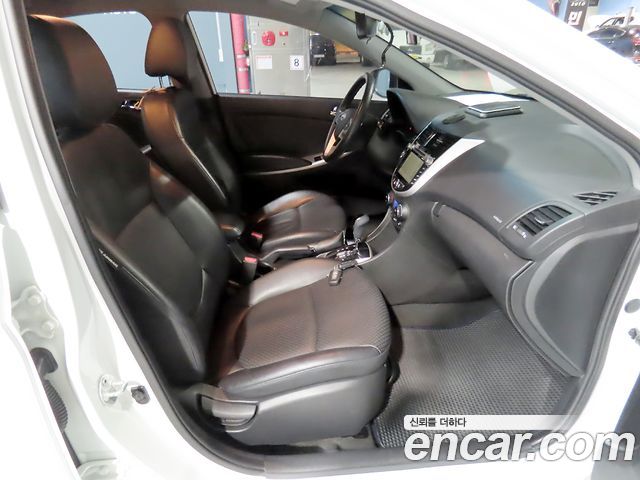 Hyundai Accent 2012 — photo 11
