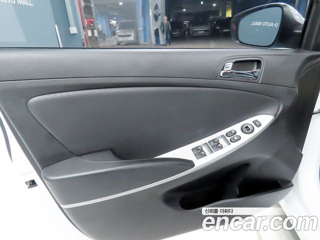 Hyundai Accent 2012 — photo 13