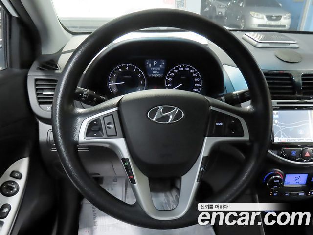 Hyundai Accent 2012 — photo 15