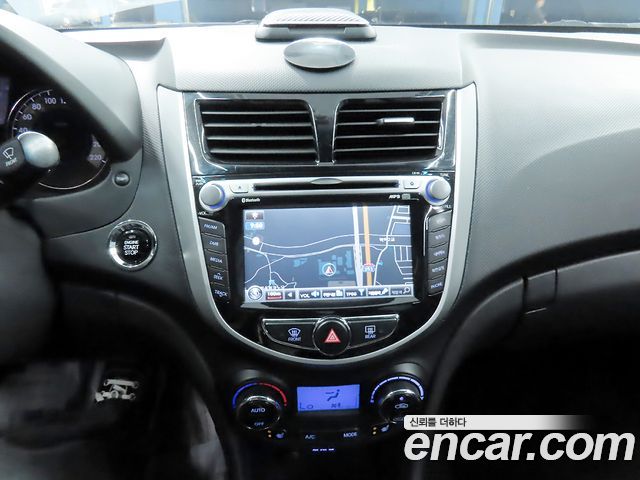 Hyundai Accent 2012 — photo 17