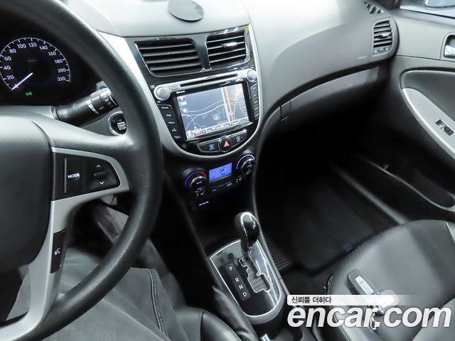 Hyundai Accent 2012 — photo 18