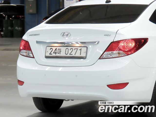 Hyundai Accent 2012 — photo 19