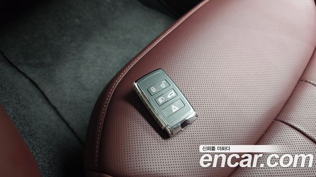 Land Rover Range Rover 2025 — photo 30