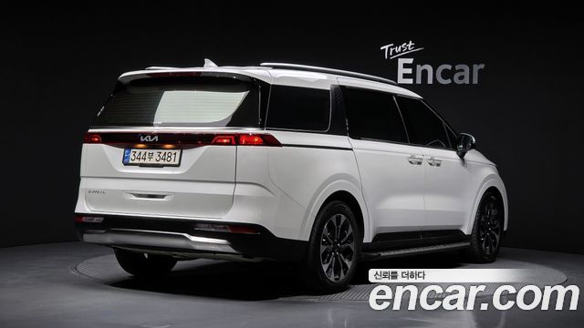 Kia Canival 2023 — photo 2
