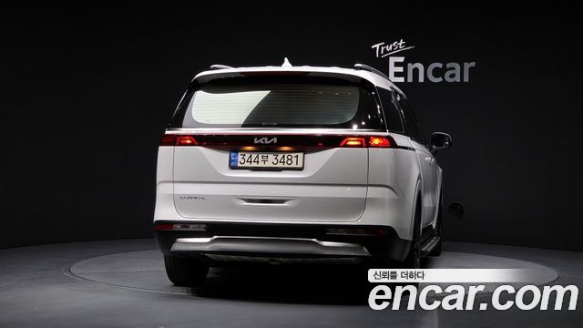 Kia Canival 2023 — photo 4