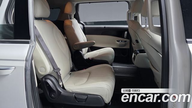 Kia Canival 2023 — photo 17