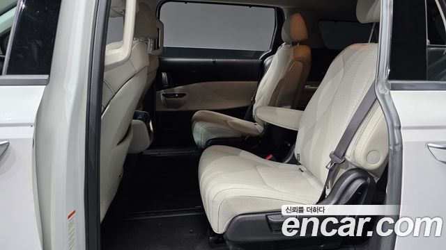 Kia Canival 2023 — photo 18
