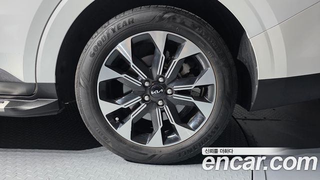Kia Canival 2023 — photo 7