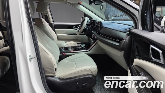 Kia Canival 2023 — photo 16
