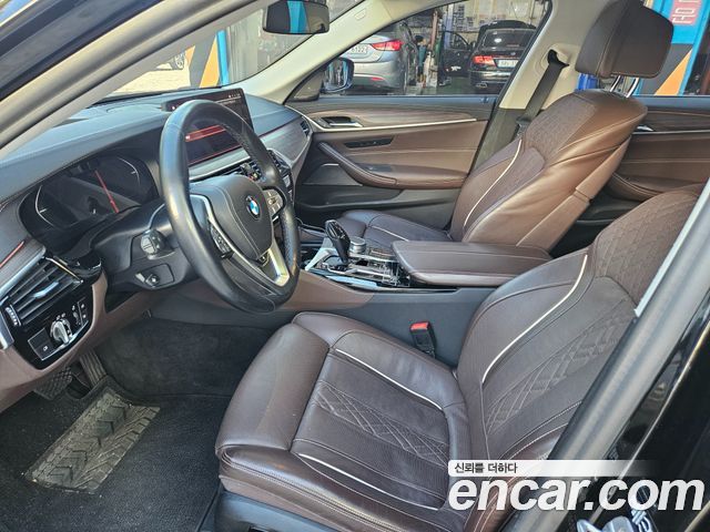 BMW 5-Series 2021 — photo 11