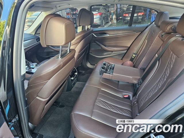 BMW 5-Series 2021 — photo 12