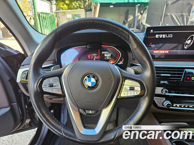 BMW 5-Series 2021 — photo 13