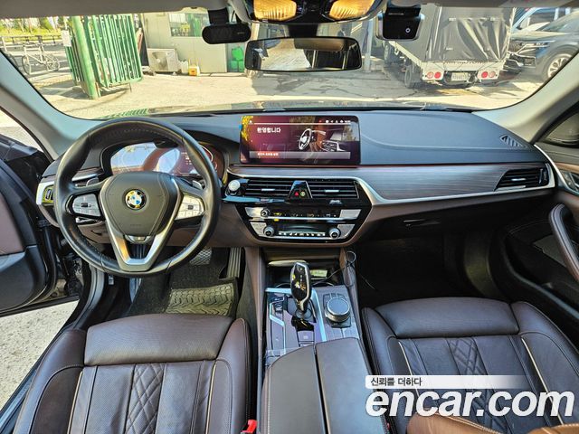 BMW 5-Series 2021 — photo 14