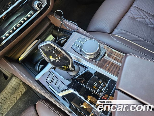 BMW 5-Series 2021 — photo 15