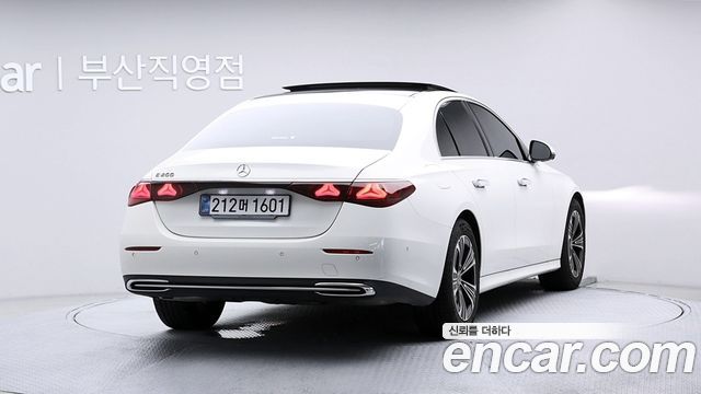 Mercedes-Benz E-Class 2025 — photo 3