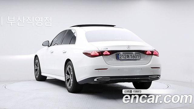 Mercedes-Benz E-Class 2025 — photo 4