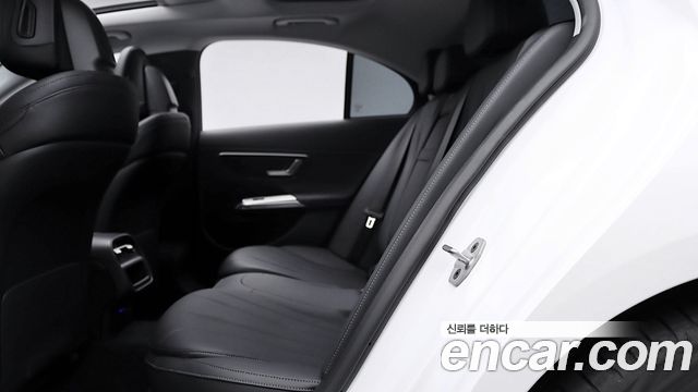 Mercedes-Benz E-Class 2025 — photo 13