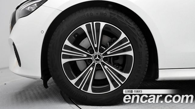 Mercedes-Benz E-Class 2025 — photo 15