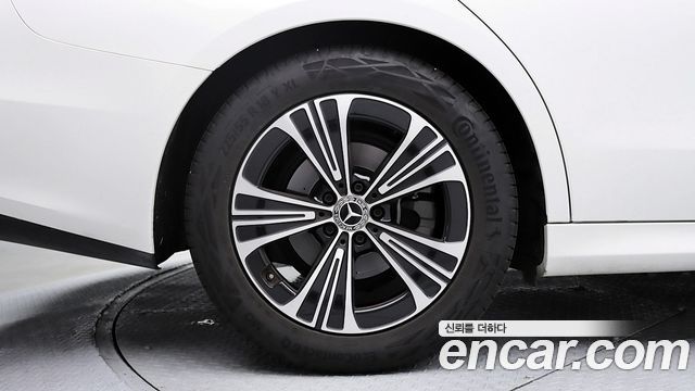 Mercedes-Benz E-Class 2025 — photo 18