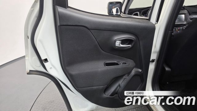 Jeep Renegade 2021 — photo 15