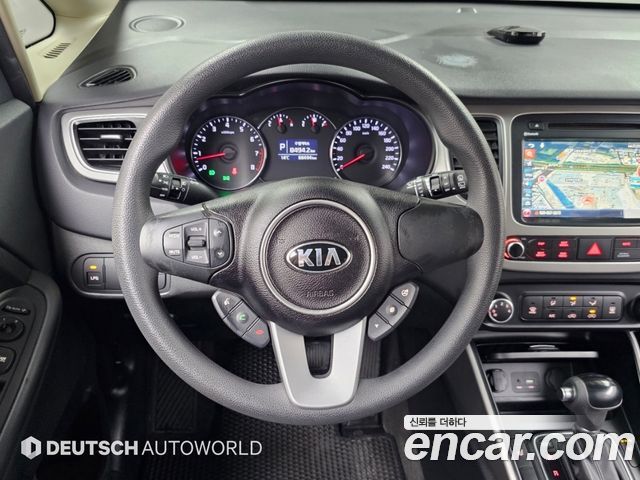 Kia Carens 2016 — photo 10