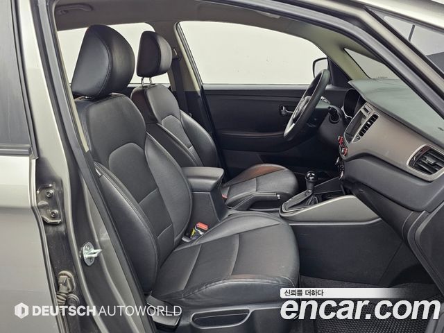 Kia Carens 2016 — photo 15