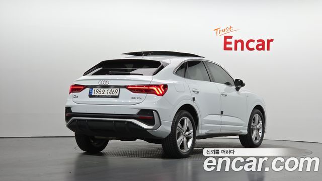 Audi Q3 2022 — photo 2