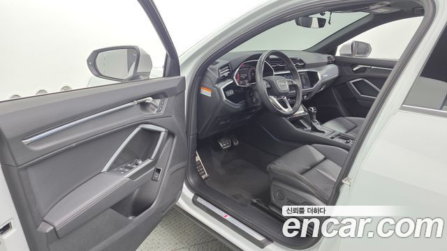 Audi Q3 2022 — photo 13