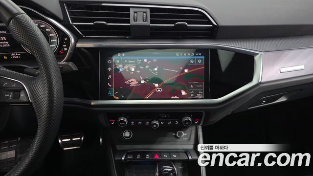 Audi Q3 2022 — photo 19