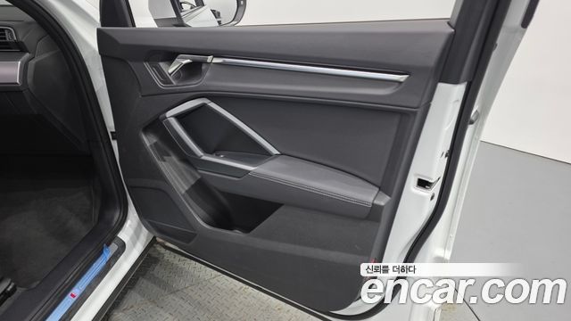 Audi Q3 2022 — photo 14