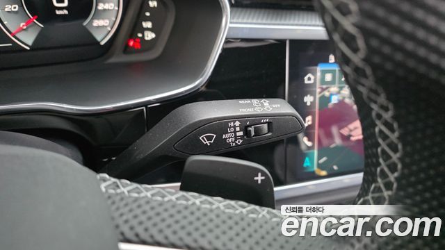 Audi Q3 2022 — photo 28
